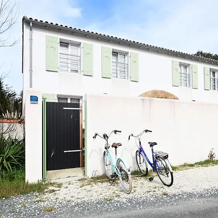 House With 2 Terraces Near The Sea *