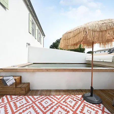Дом отдыха House With 2 Terraces Near The Sea Ла-Куард-сюр-Мер