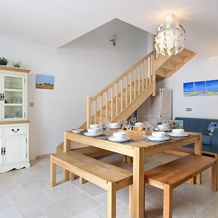 Дом отдыха House With 2 Terraces Near The Sea