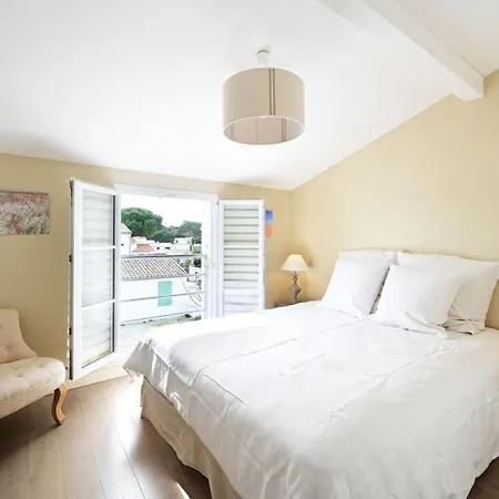 House With 2 Terraces Near The Sea Dom wakacyjny *