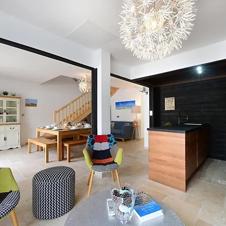 Dom wakacyjny House With 2 Terraces Near The Sea *